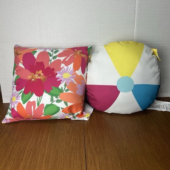 Ashland Home Outdoor Throw Pillows Set Of Two Beach Ball Summer Theme Circle Set - Picture 2 of 7